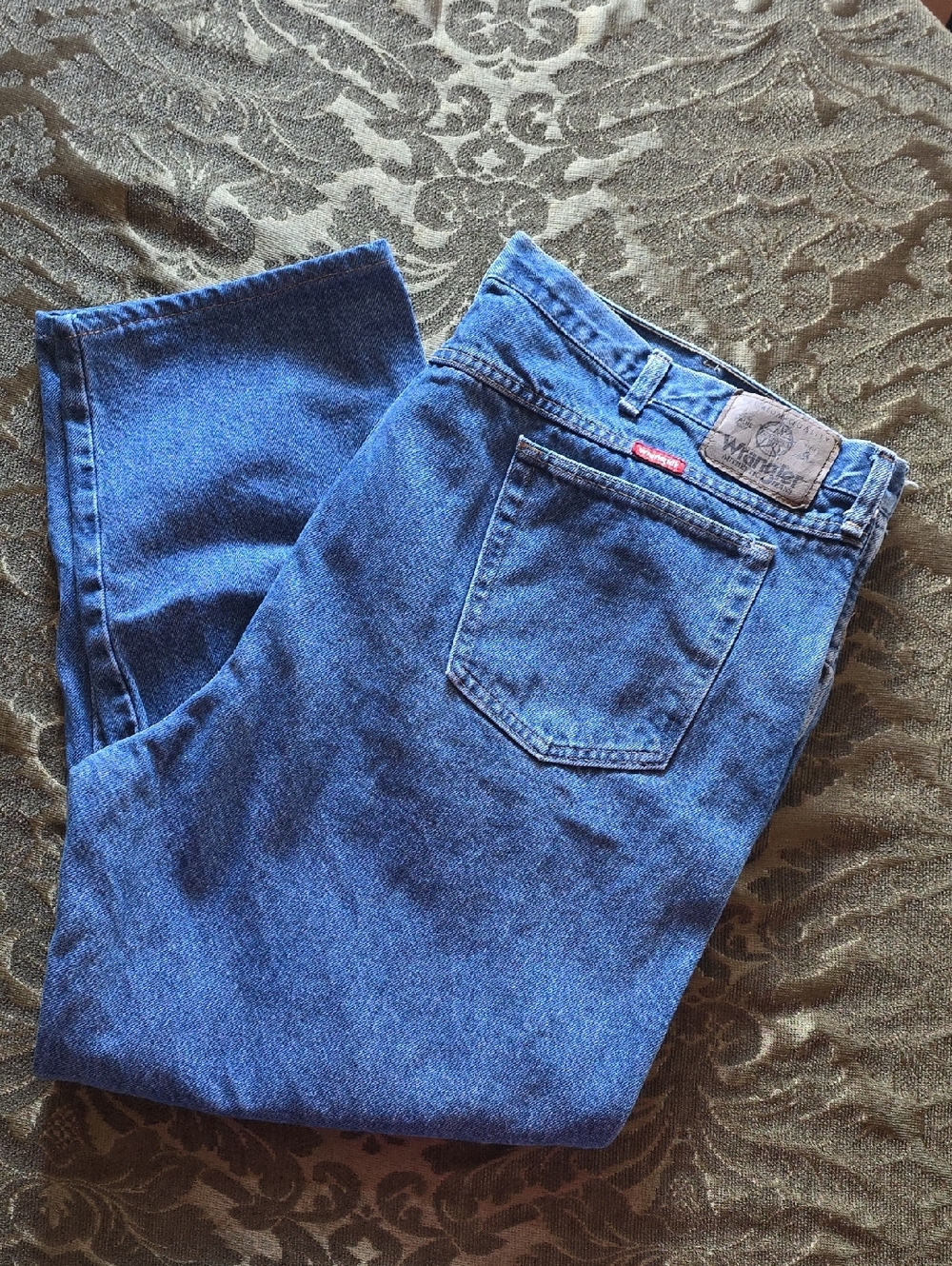 Wrangler Relaxed Men's Jeans in Medium Blue